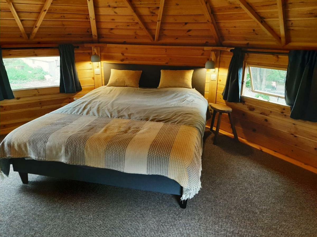 La Cabane De L'Atelier Bomal Bagian luar foto